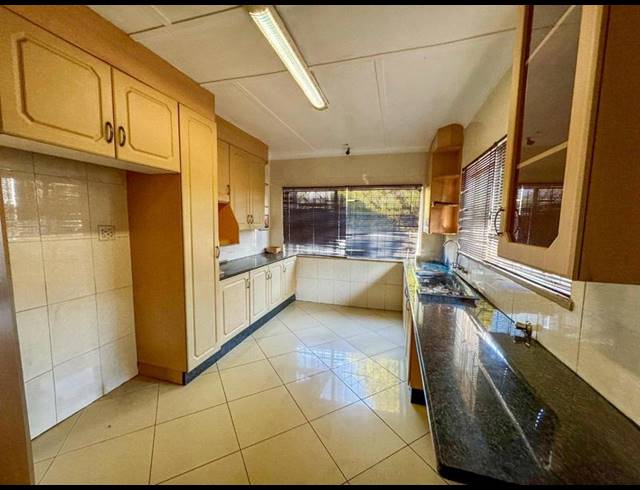 4 BEDROOM HOUSE FOR SALE IN SOUTH CREST